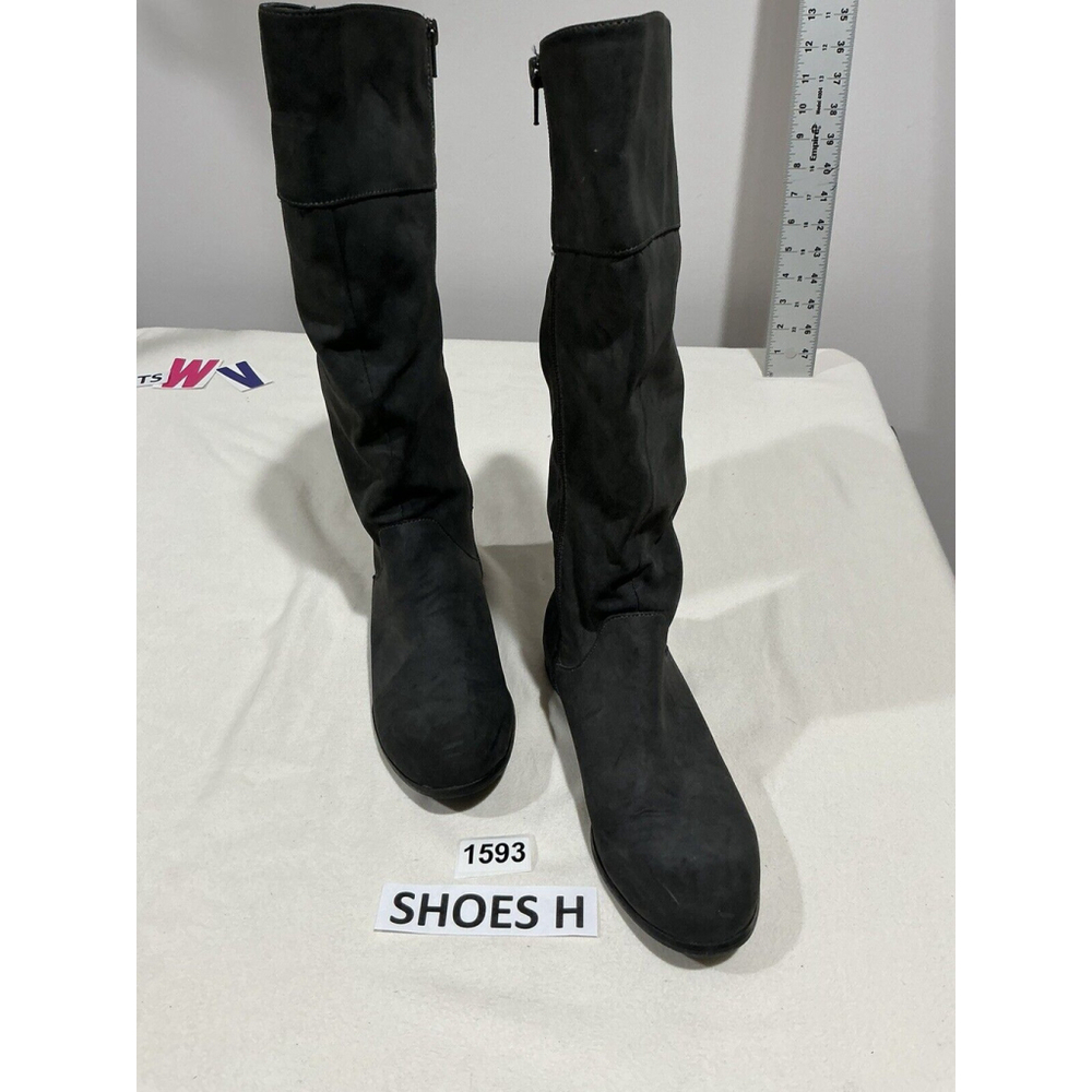 Woman’s Style & Co. Charcoal Gray Side Zip Riding Boots 7 M NWOT